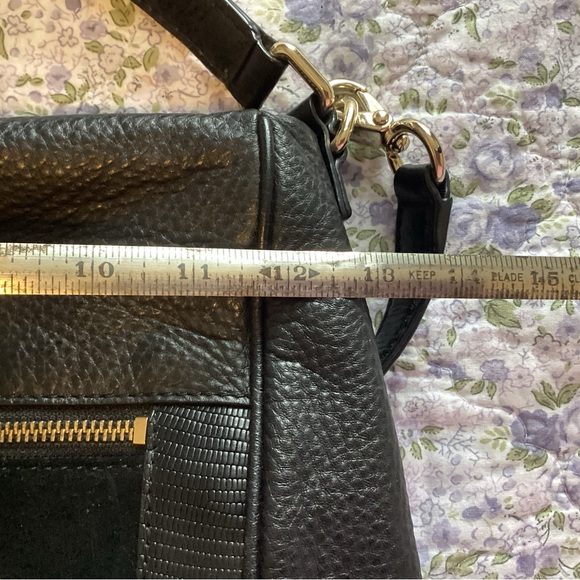 kate spade black leather shoulder bag with gold hardware - Picture 3 of 10